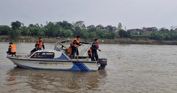 Tìm thấy 3 thi thể nghi là các học sinh trong vụ đuối nước trên sông Hồng