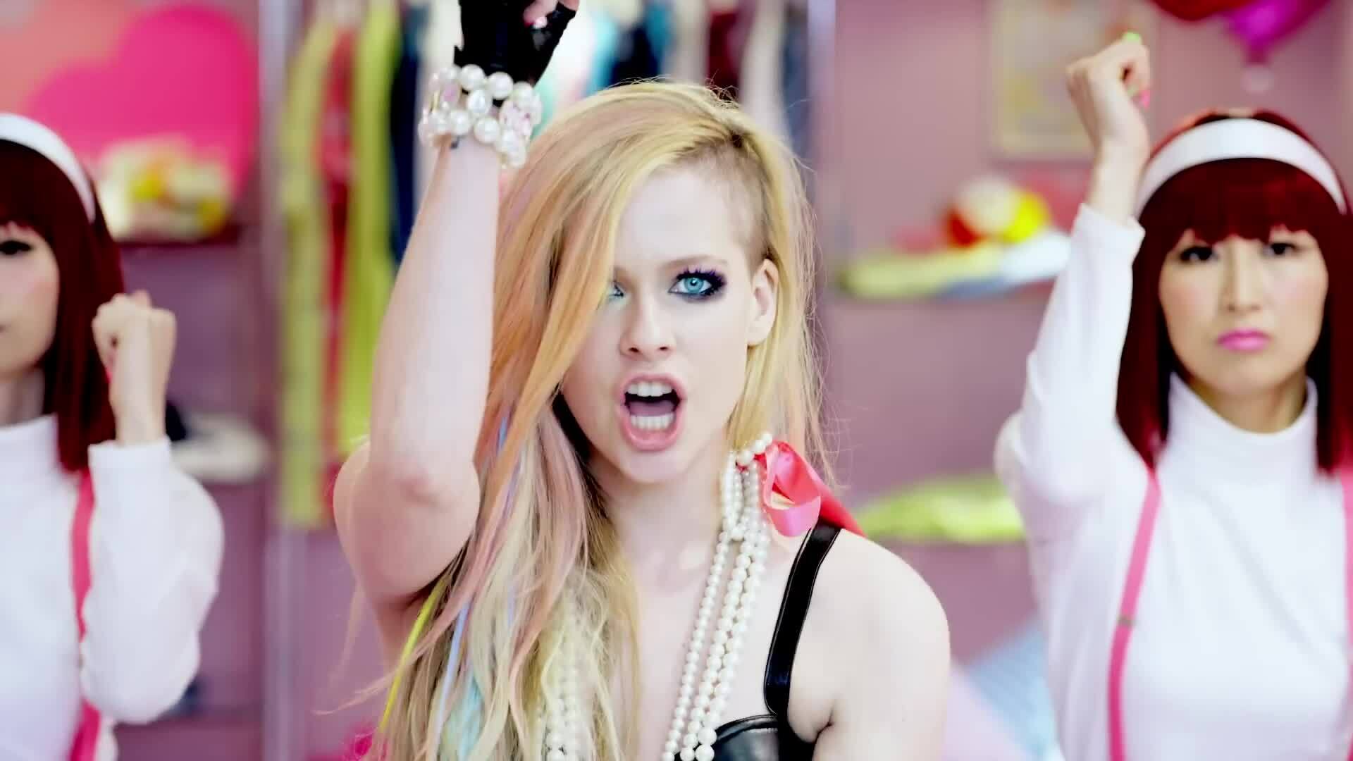 MV Hello Kitty của Avril Lavigne