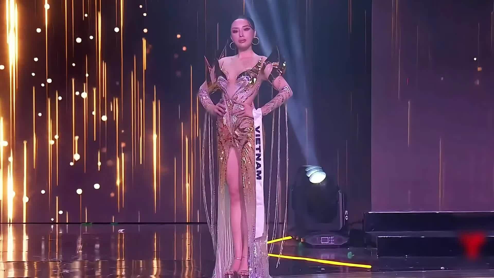 Phần thi dạ hội của Kỳ Duyên ở bán kết Miss Universe