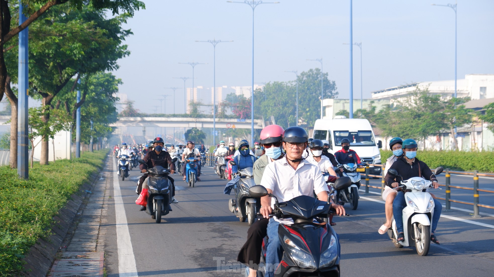 TPHCM sương mù bao phủ, bụi mịn vượt chuẩn ảnh 3