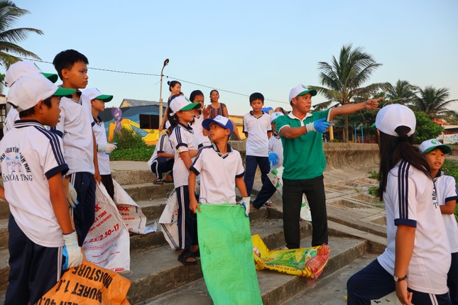 'Biệt đội nhí' dọn rác mỗi cuối tuần ảnh 2