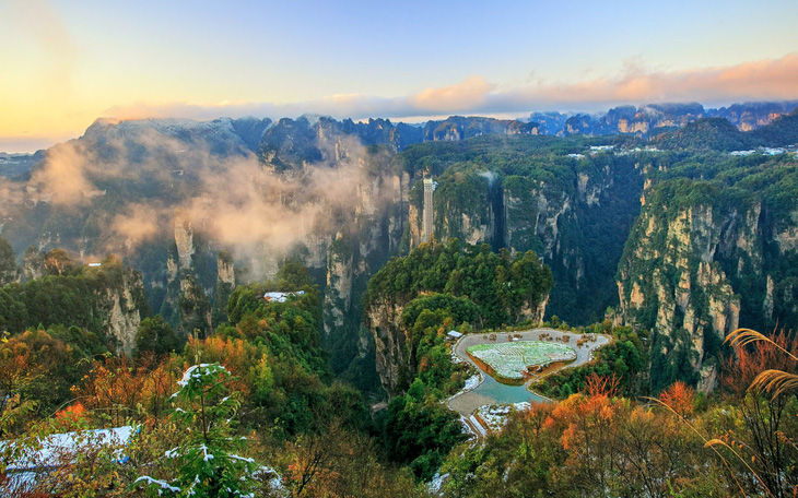 Dân Trung Quốc rủ nhau leo 'thang trời' ở độ cao 1.500m - Ảnh 2.