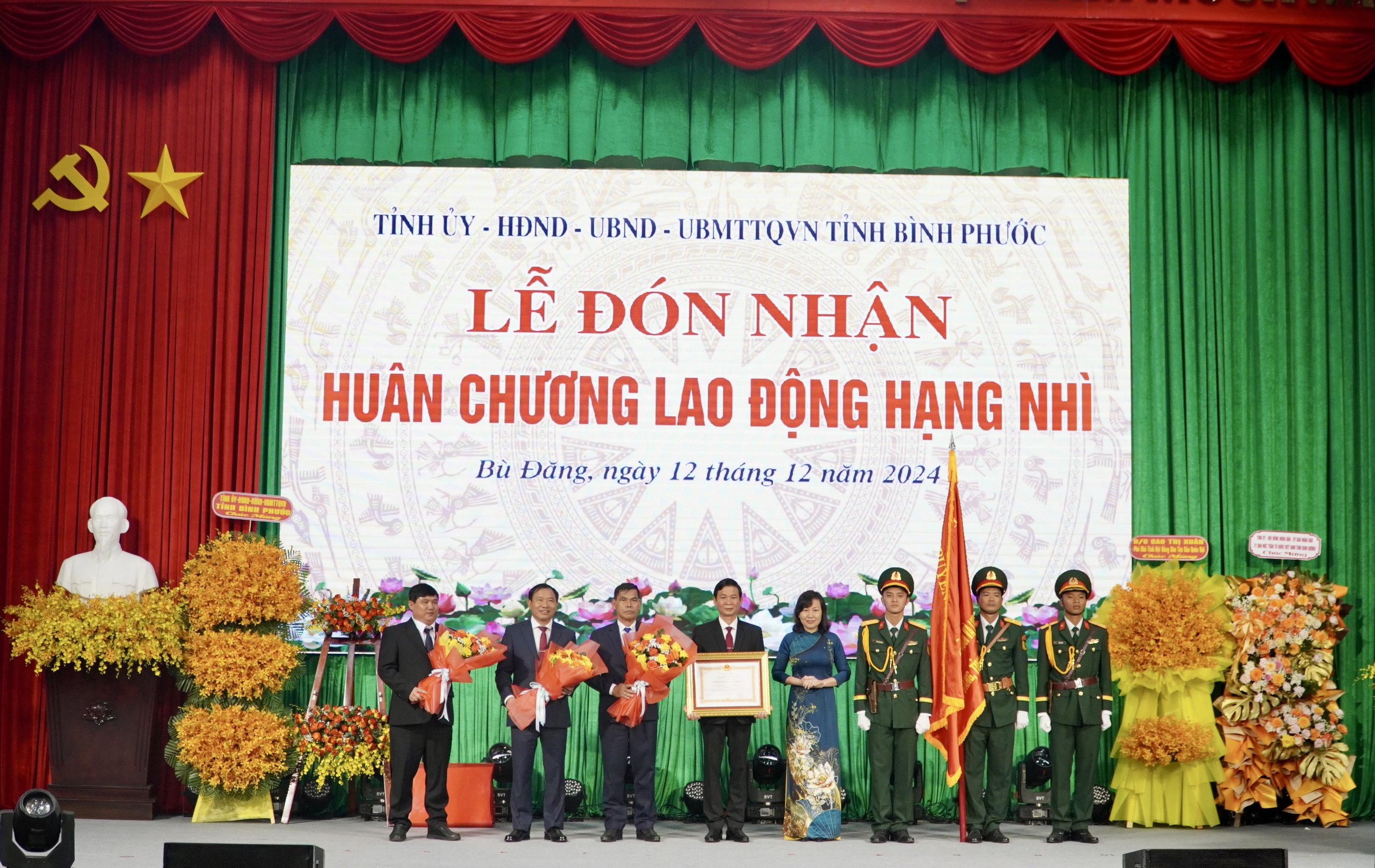 Huyện Bù Đăng đón nhận Huân chương Lao động hạng Nhì- Ảnh 2.