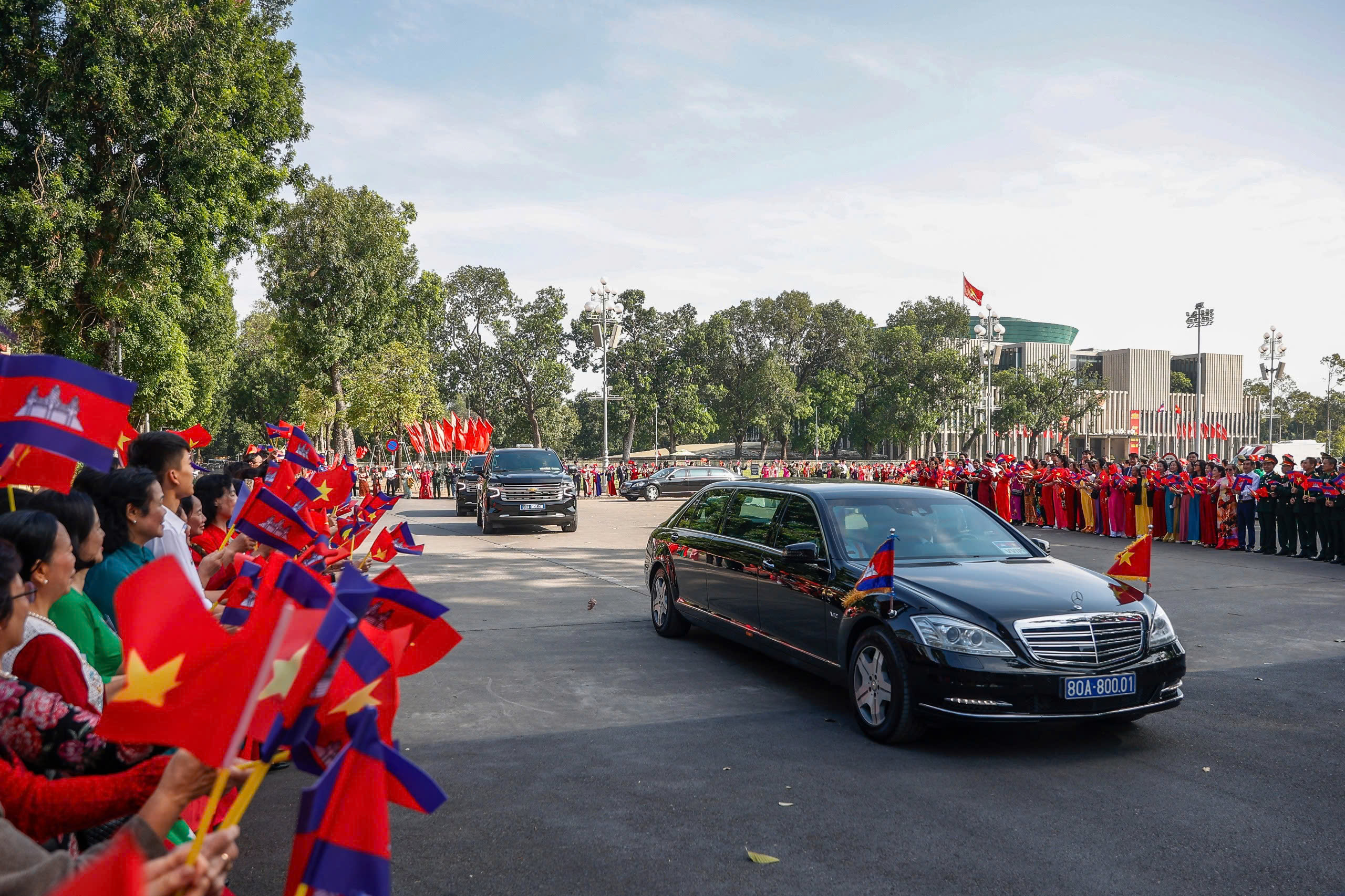 Chủ tịch nước Lương Cường chủ trì lễ đón Quốc vương Campuchia Norodom Sihamoni- Ảnh 3.