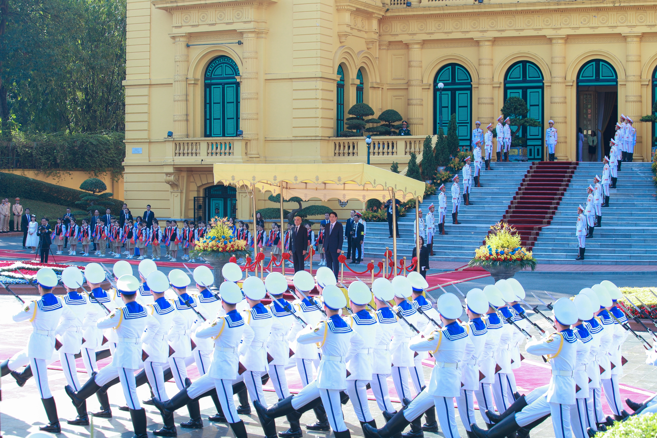 Chủ tịch nước Lương Cường chủ trì lễ đón Quốc vương Campuchia Norodom Sihamoni- Ảnh 9.