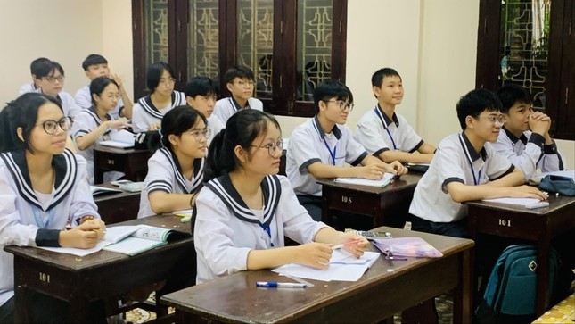 Cấm dạy thêm, học thêm và những biến tướng - Bài 1: Nghịch lí dạy thêm ảnh 1