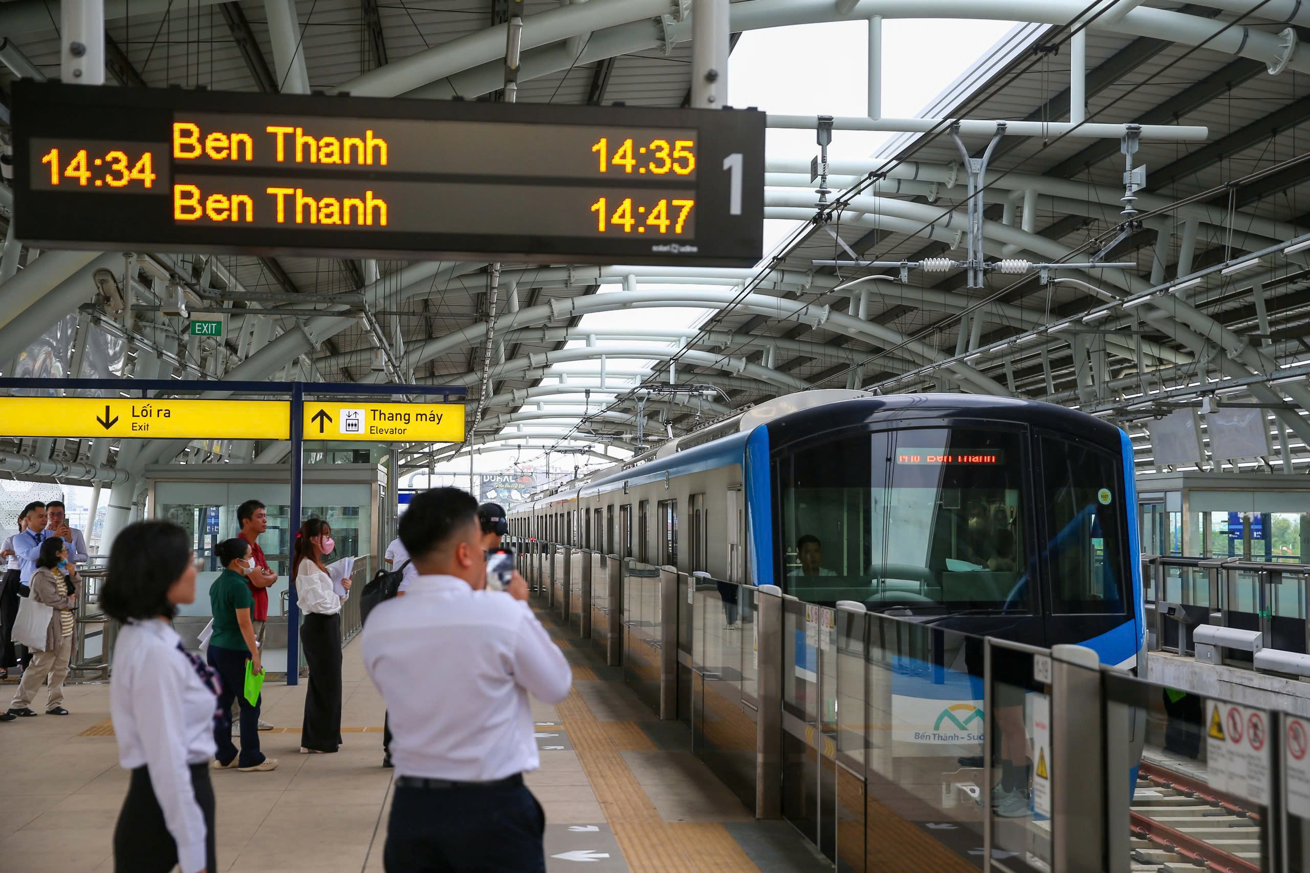 Metro số 1 đón hơn 430.000 lượt khách sau 5 ngày- Ảnh 1.