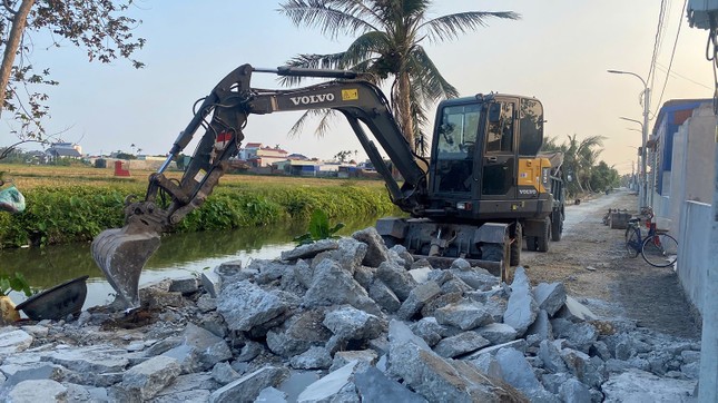 Hải Phòng: Phá đoạn đường nông thôn mới kiểu mẫu vì bê tông kém chất lượng ảnh 1