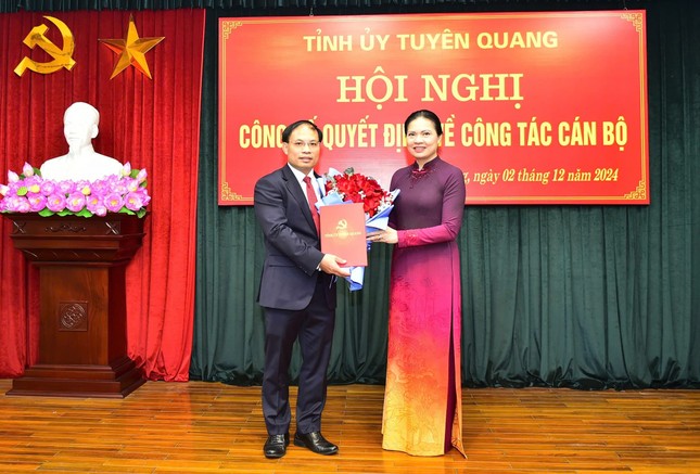 Tỉnh ủy Tuyên Quang công bố quyết định về công tác cán bộ ảnh 1