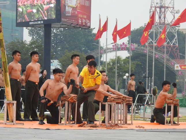 Màn trình diễn võ thuật ấn tượng tại Lễ khai mạc Đại hội Khỏe Vì An ninh Tổ quốc ảnh 4