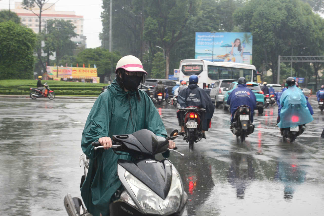 Thời tiết TP HCM hôm nay, 4-12: Ngày nắng nhẹ, chiều tối mưa- Ảnh 1.