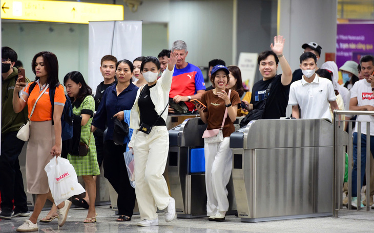 TP.HCM, Hà Nội, Bình Định, Nha Trang, Đà Lạt đồng loạt bắn pháo hoa, countdown đón năm mới - Ảnh 4.