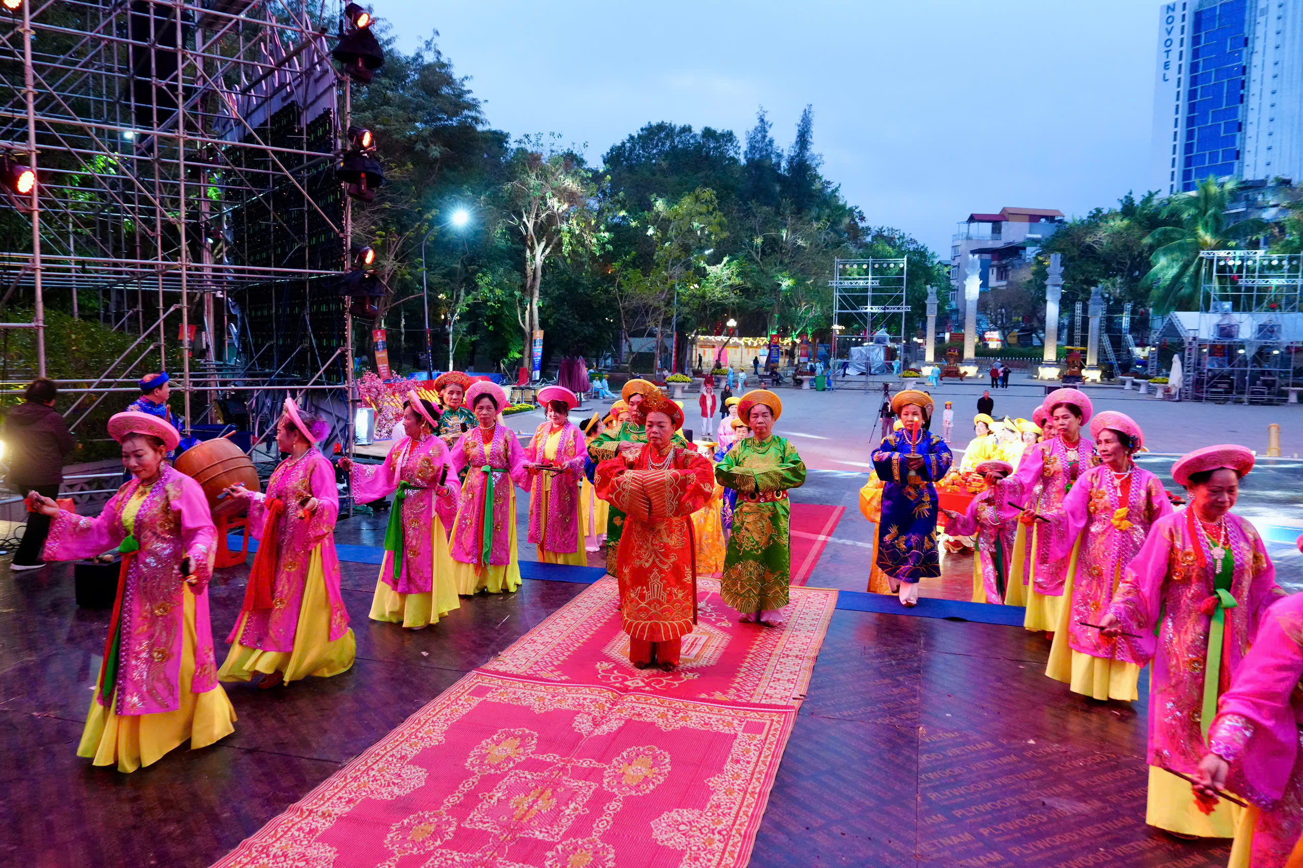 Hàng ngàn người tưởng nhớ công lao của Hoàng đế Quang Trung- Ảnh 3.