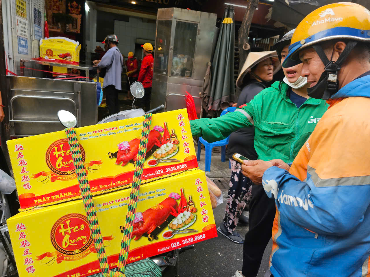 Bánh thần tài, heo quay cúng khai trương "cháy hàng" trong ngày mùng 6- Ảnh 11.